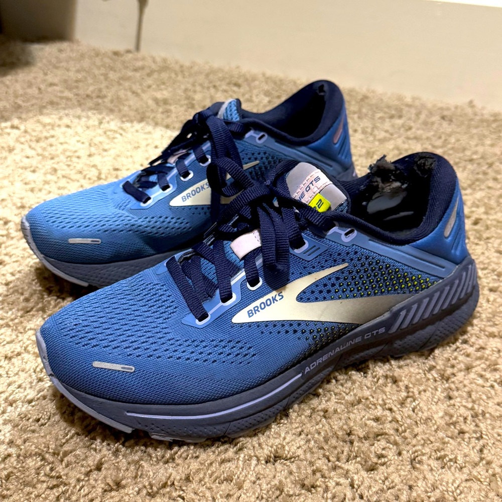Brooks -  Adrenaline GTS - Women’s Athletic Shoes - Size 7 - Blue